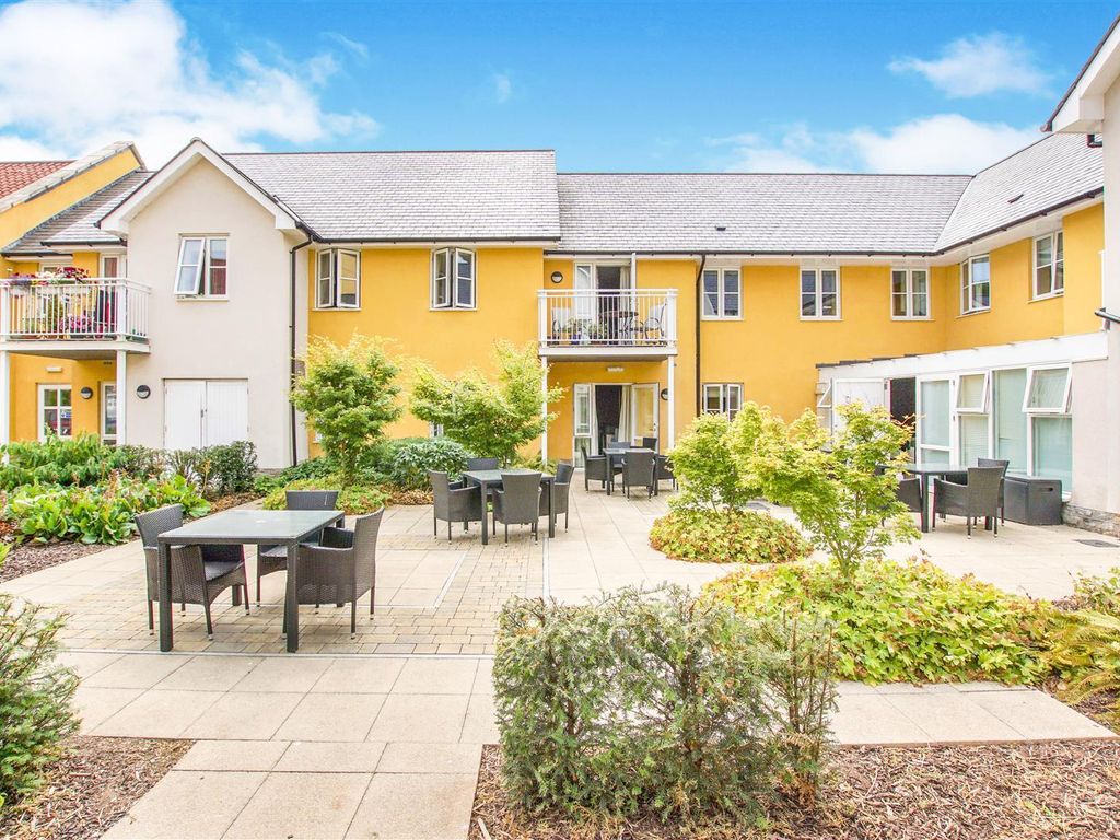 2 bed flat for sale in Barnhill Court, Barnhill Road, Chipping Sodbury, Bristol BS37, £385,000