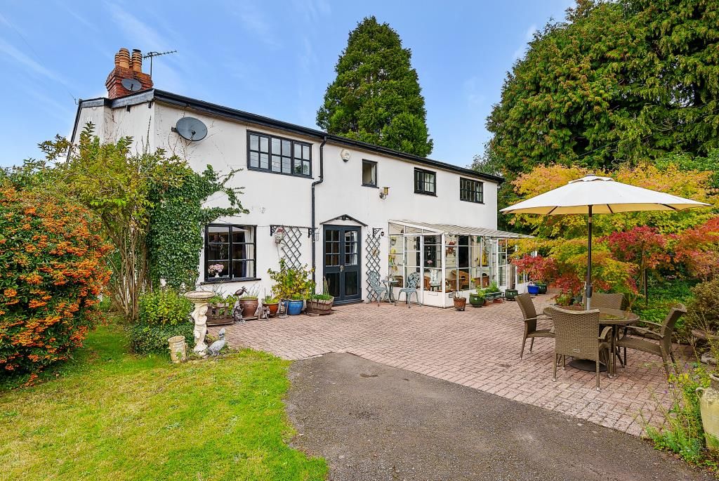 4 bed detached house for sale in Peterchurch, Herefordshire HR2, £425,000