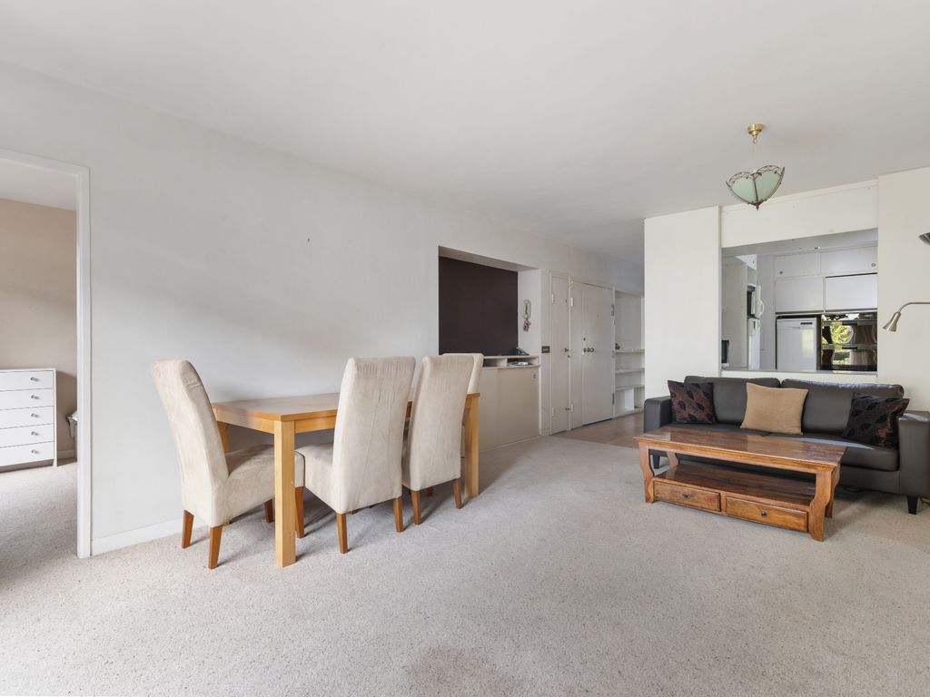 2 bed flat for sale in Barbican, London EC2Y, £830,000