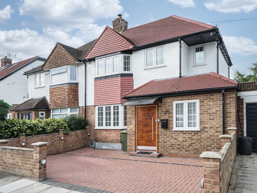 4 bed property for sale in Dean Road, Hampton TW12, £950,000