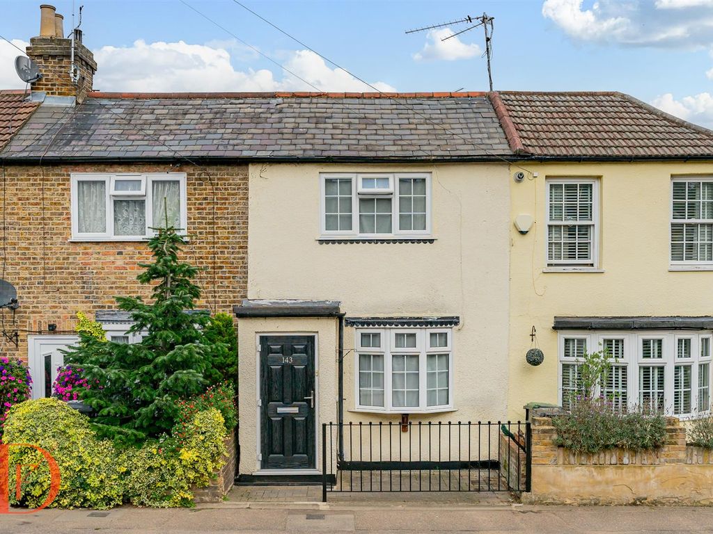 2 bed property for sale in Forest Road, Loughton IG10, £550,000