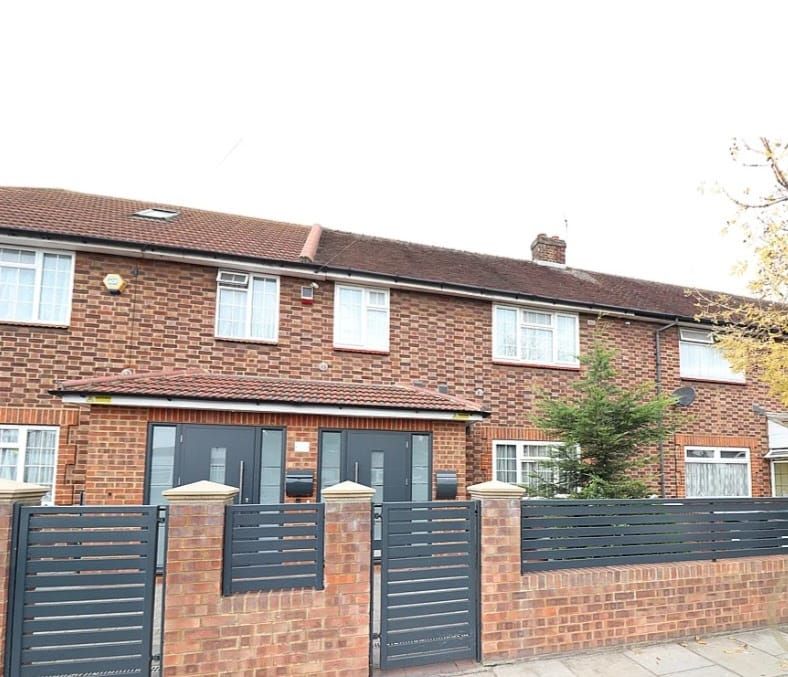 4 bed terraced house for sale in Upper Sutton Lane, Heston, Hounslow TW5, £574,950