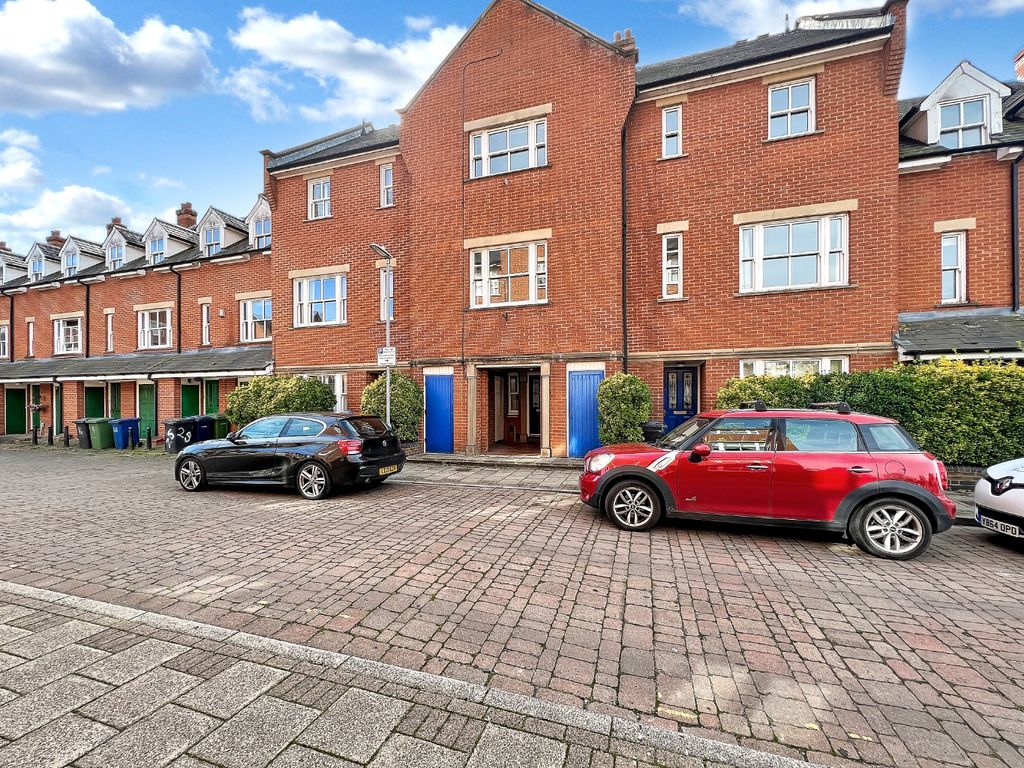 4 bed town house for sale in Ravensworth Gardens, Cambridge CB1, £625,000