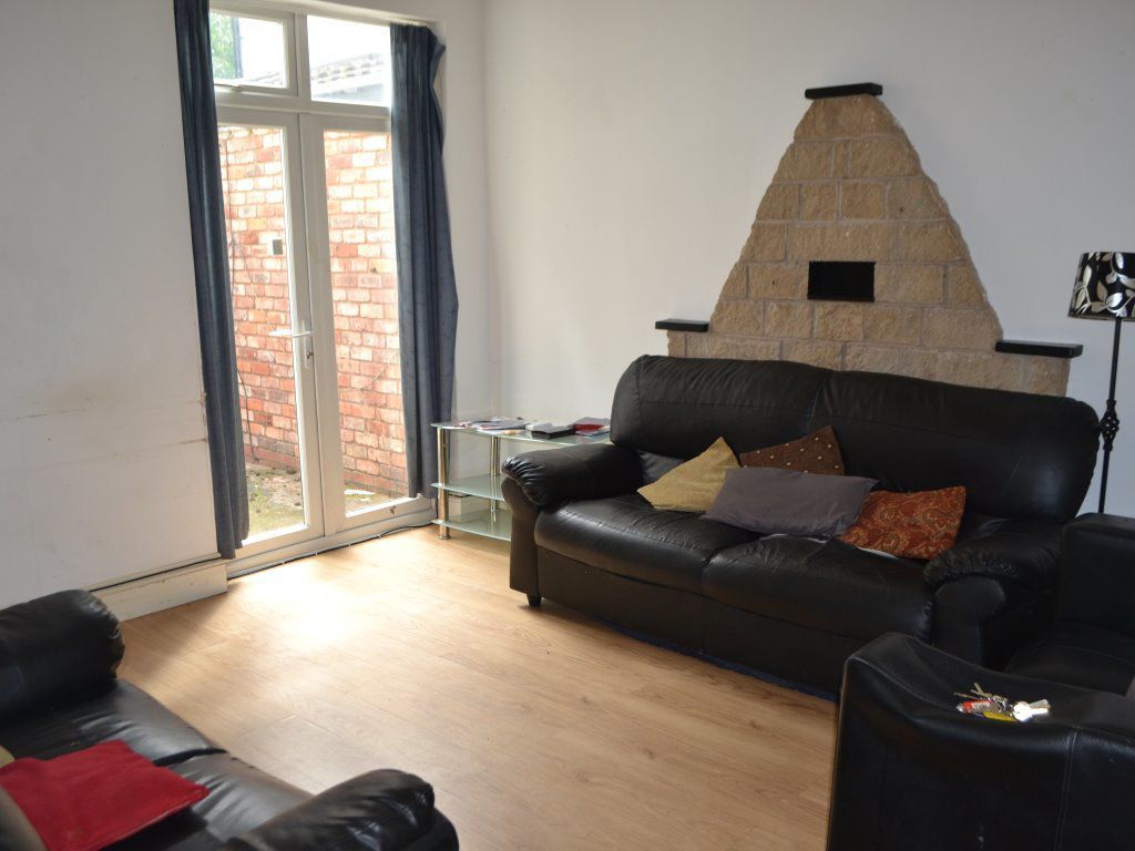 6 bed property to rent in Raddlebarn Road, Selly Oak, Birmingham B29, £2,028 pcm