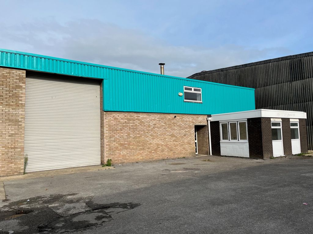 Industrial to let in Unit 1 Napier Close, Hawksworth Trading Estate, Swindon SN2, £32,000 pa