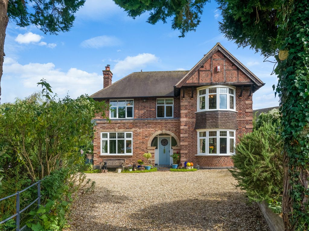 4 bed detached house for sale in Lighthorne Road, Kineton, Warwickshire CV35, £700,000
