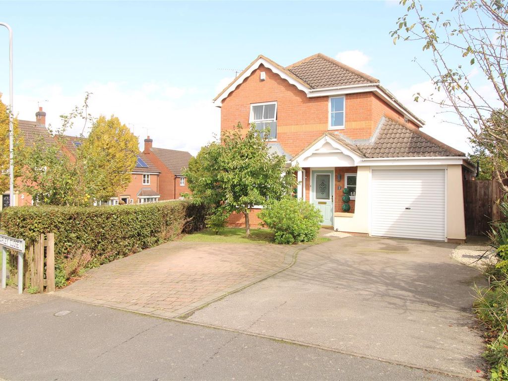 5 bed property for sale in Barley Close, Daventry NN11, £390,000