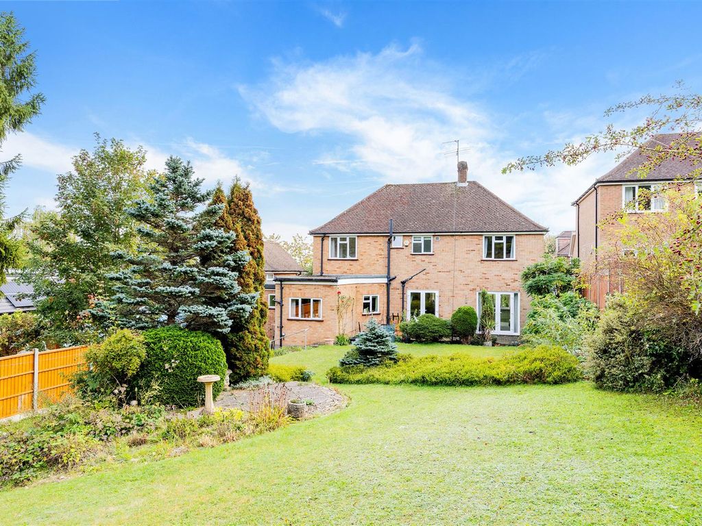 5 bed detached house for sale in Chipstead Way, Banstead SM7, £895,000