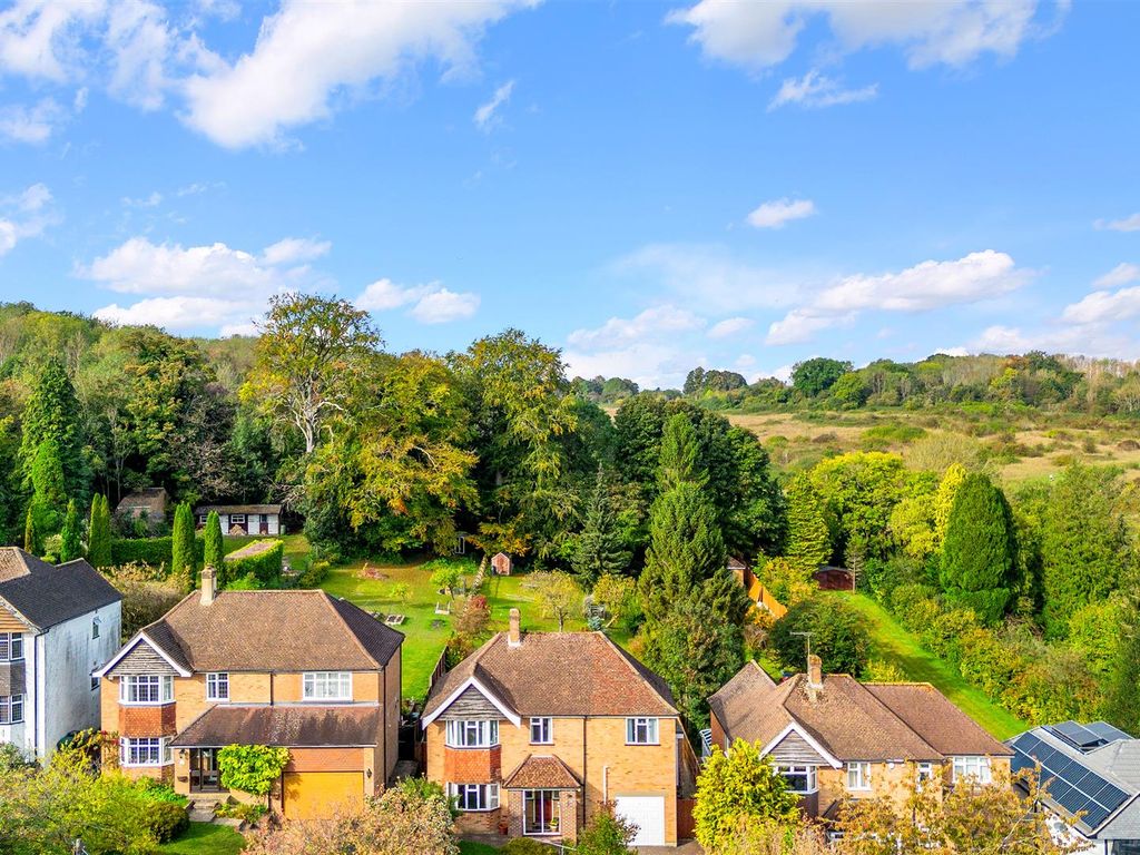 5 bed detached house for sale in Chipstead Way, Banstead SM7, £895,000