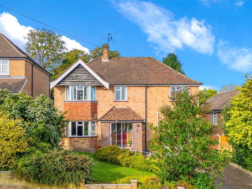 5 bed detached house for sale in Chipstead Way, Banstead SM7, £895,000