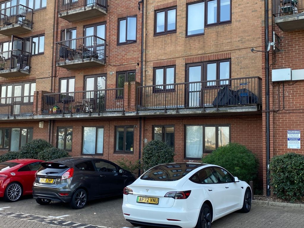 2 bed flat for sale in Frans Hals Court, Isle Of Dogs, London, London E14, £450,000