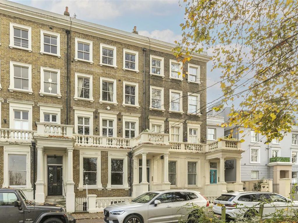 2 bed maisonette for sale in Clapham Common South Side, London SW4, £749,999