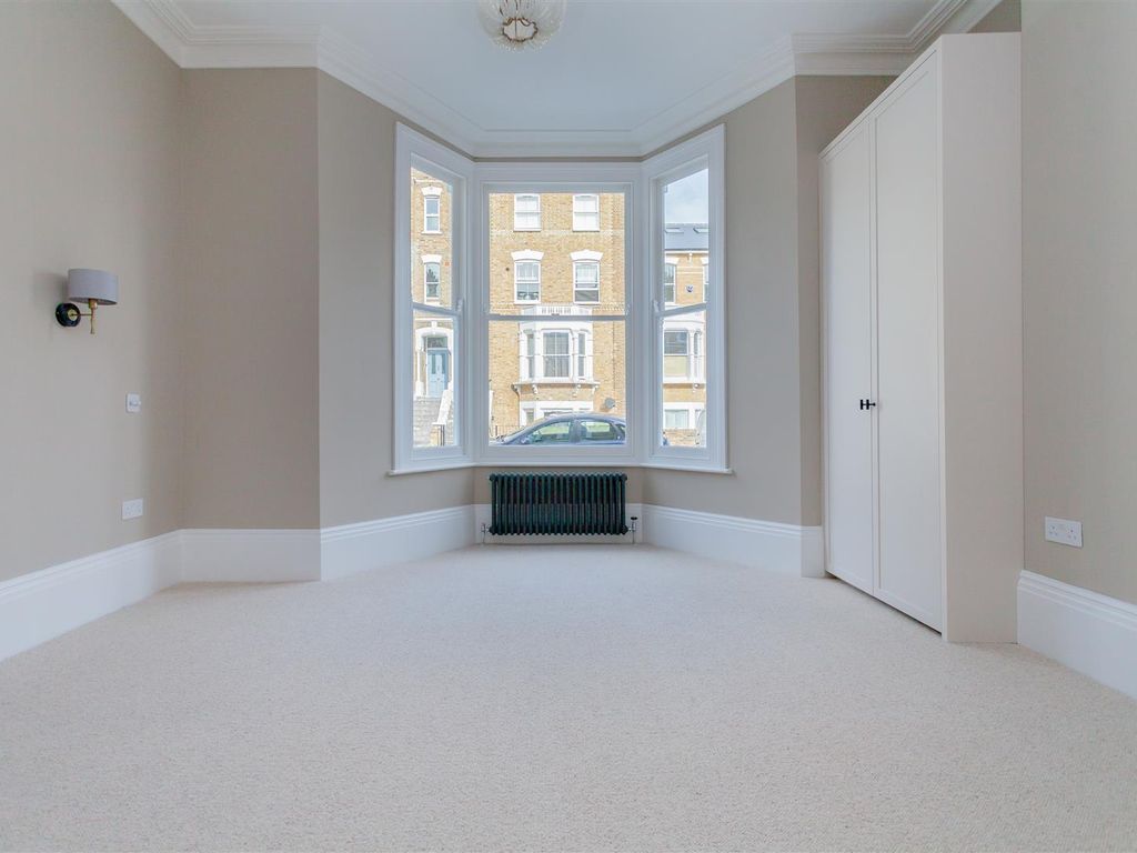 2 bed flat for sale in Farleigh Road, London N16, £950,000