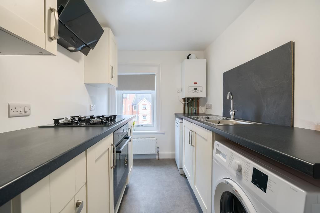 1 bed flat to rent in Buckingham Road, Aylesbury HP19, £1,050 pcm
