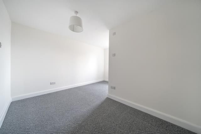 1 bed flat to rent in Buckingham Road, Aylesbury HP19, £1,050 pcm