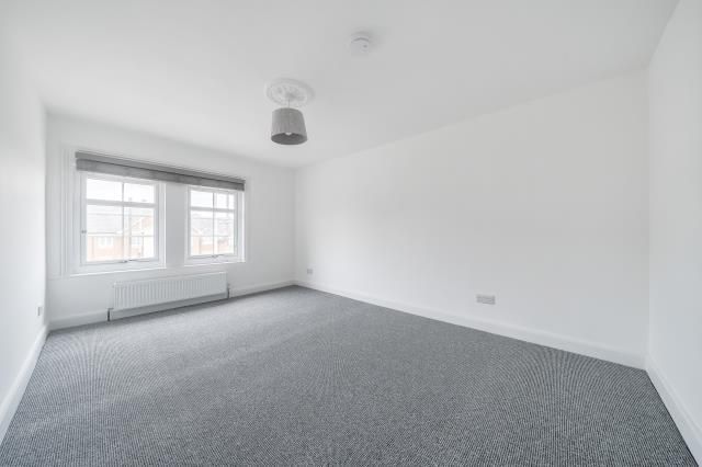 1 bed flat to rent in Buckingham Road, Aylesbury HP19, £1,050 pcm