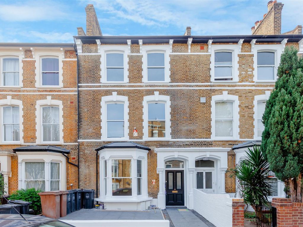 3 bed flat for sale in Farleigh Road, London N16, £1,200,000