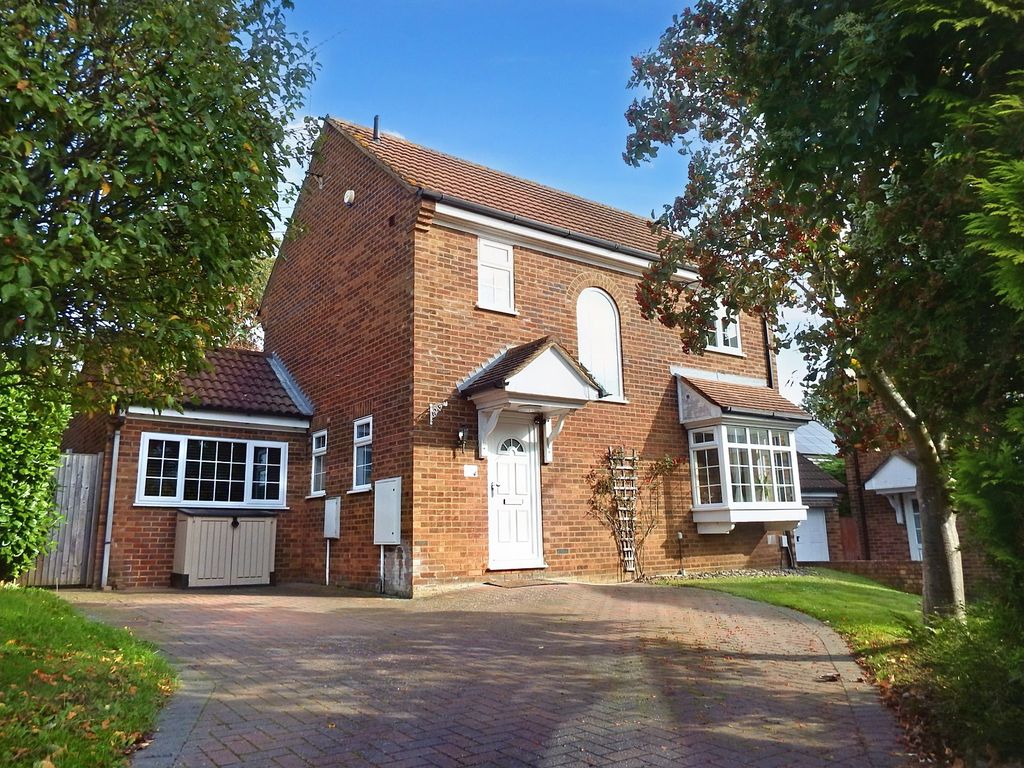 4 bed detached house for sale in Edmonds Drive, Stevenage, Hertfordshire SG2, £500,000