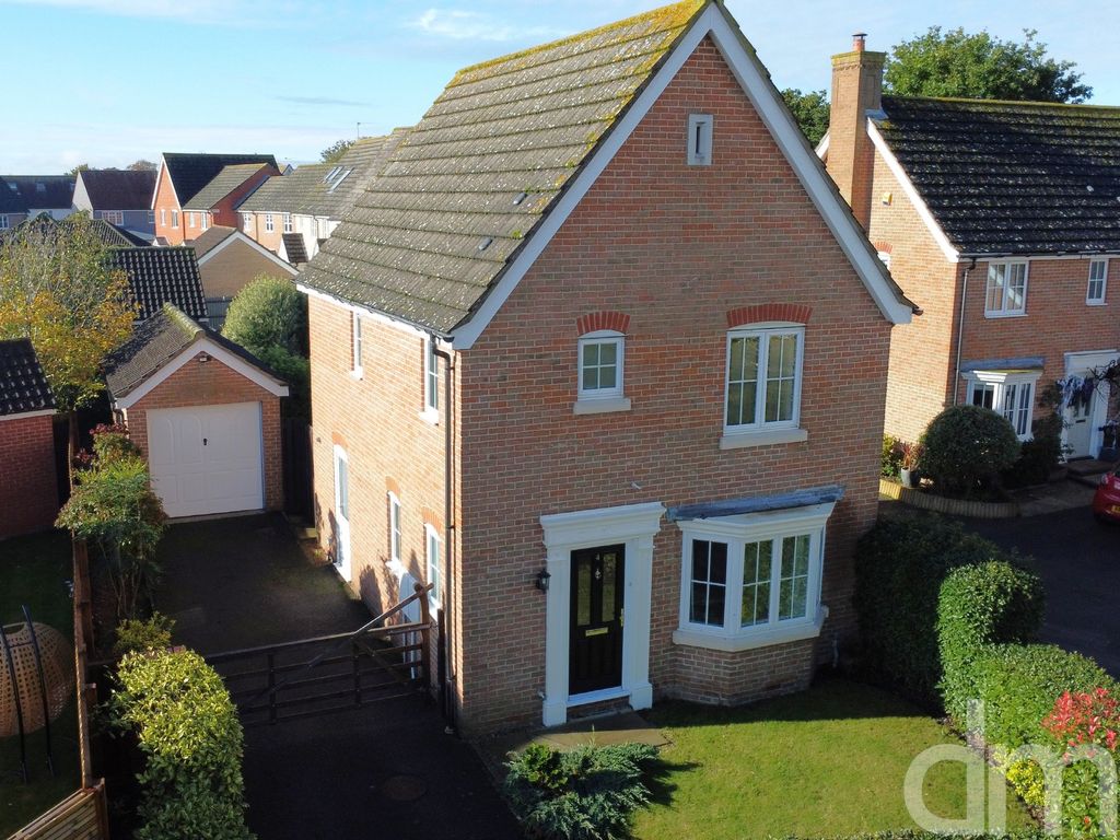 3 bed detached house for sale in Tew Close, Tiptree, Colchester CO5, £425,000
