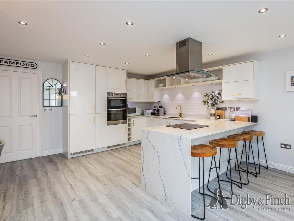 5 bed property for sale in Cherryholt Road, Stamford PE9, £525,000