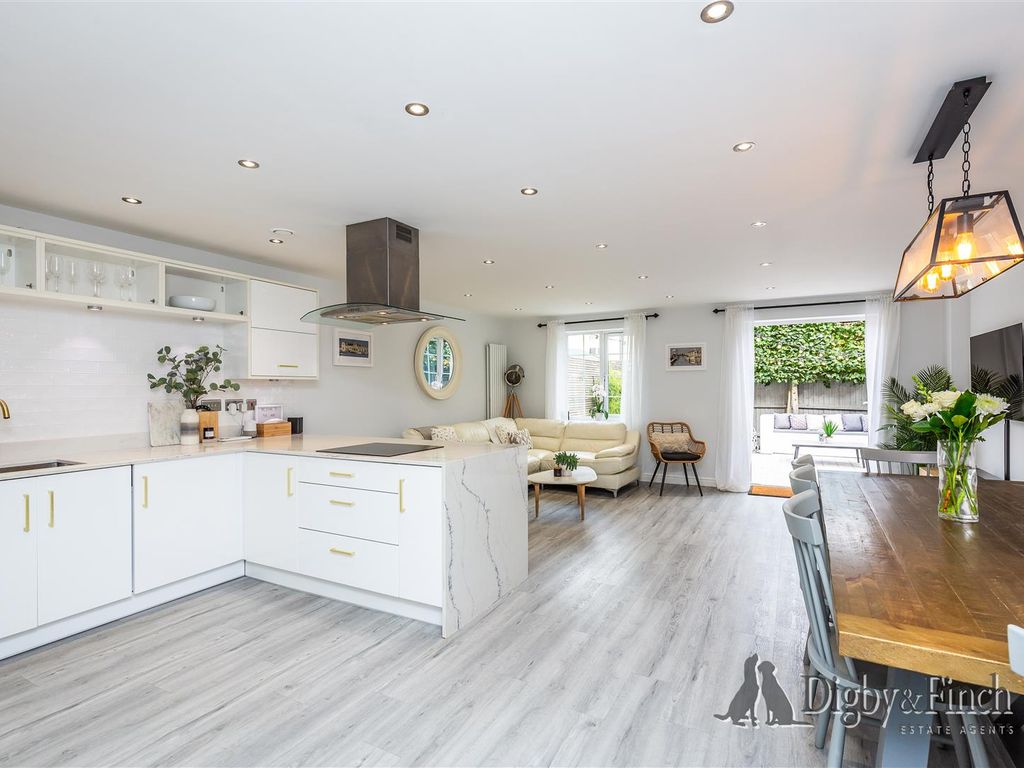 5 bed property for sale in Cherryholt Road, Stamford PE9, £525,000