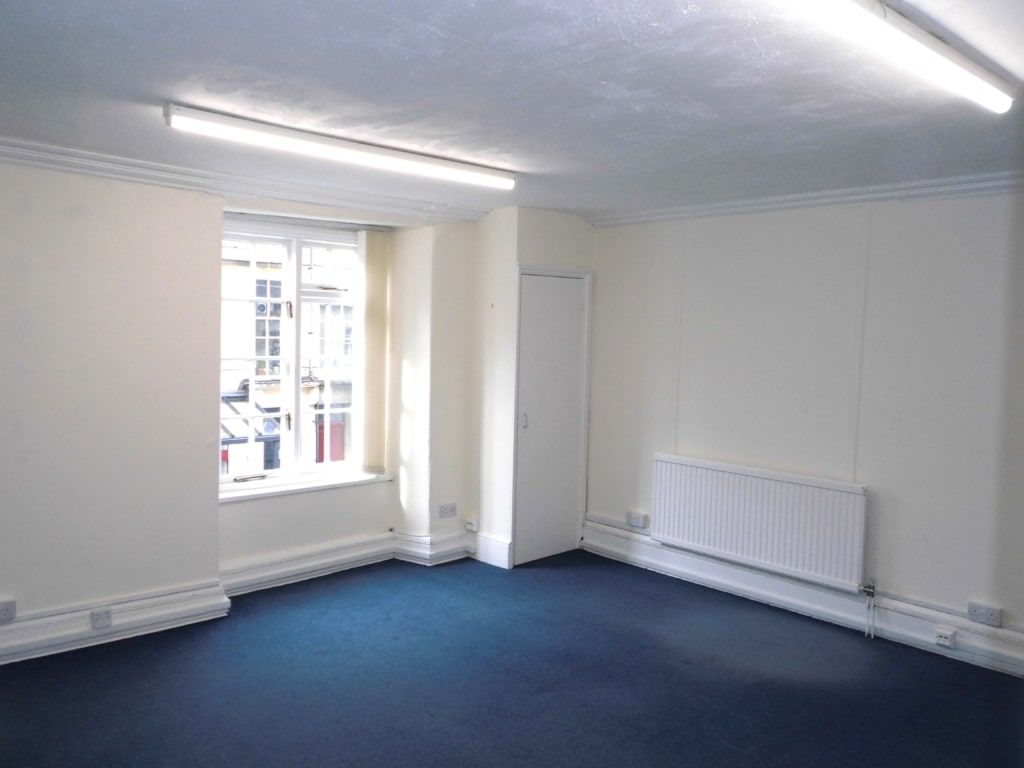 Office to let in Suite B2, 1st Floor, 45 Dyer Street, Cirencester, Gloucestershire GL7, £6,000 pa
