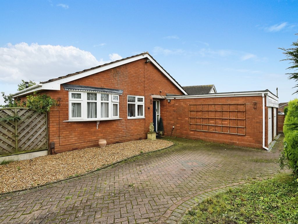 3 bed detached bungalow for sale in Shelley Road, Chase Terrace, Burntwood WS7, £350,000