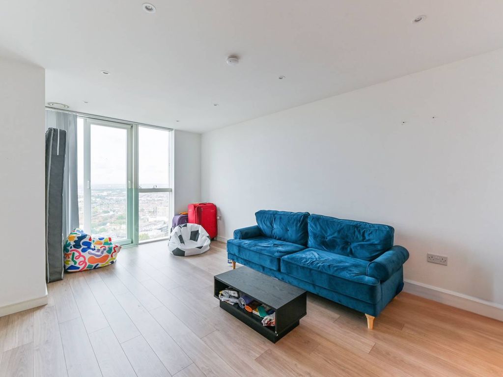 2 bed flat for sale in Saffron Central Square, Central Croydon, Croydon CR0, £350,000