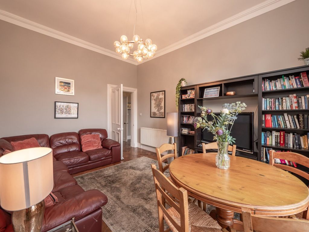 3 bed flat to rent in Castle Terrace, Edinburgh EH1, £2,000 pcm