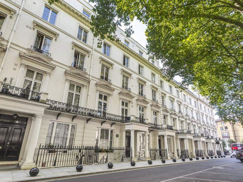 3 bed flat for sale in Westbourne Terrace, London W2, £750,000