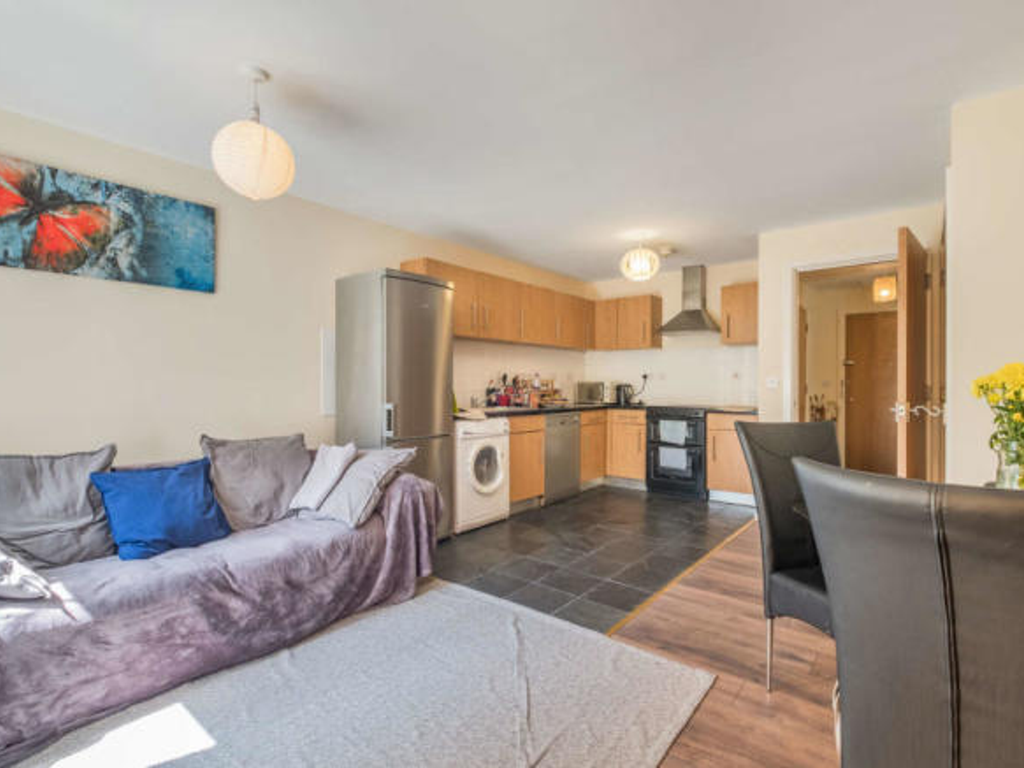 1 bed flat for sale in Millharbour, London E14, £350,000