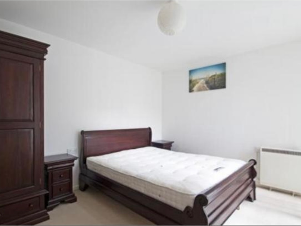 1 bed flat for sale in Millharbour, London E14, £350,000