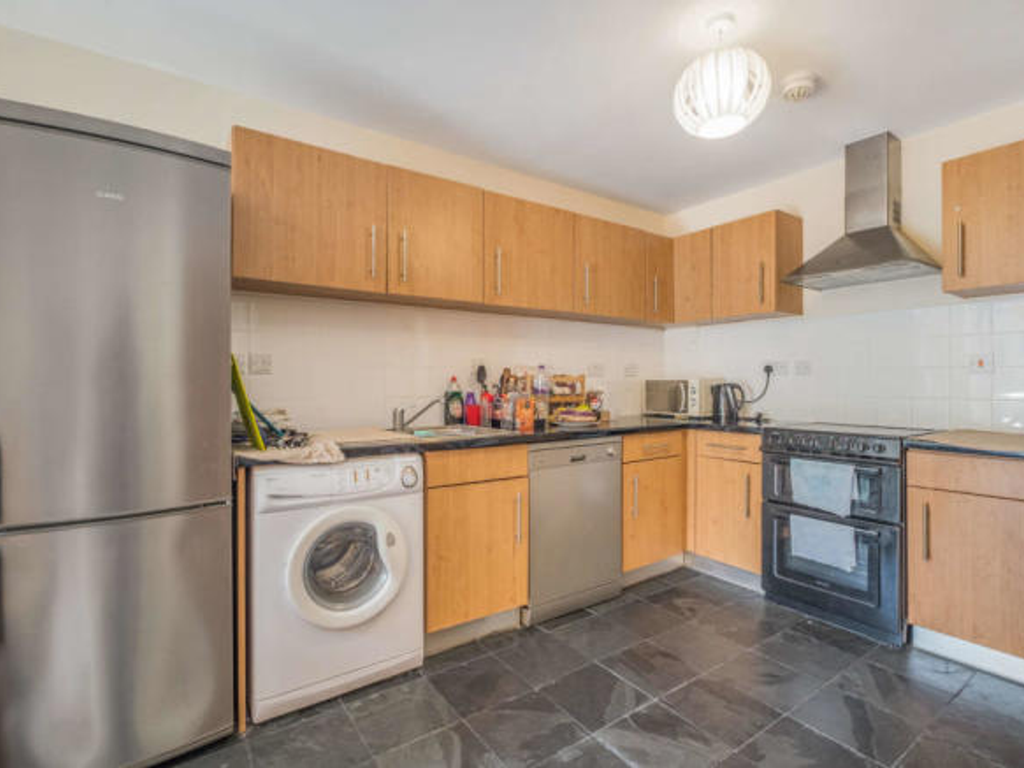 1 bed flat for sale in Millharbour, London E14, £350,000