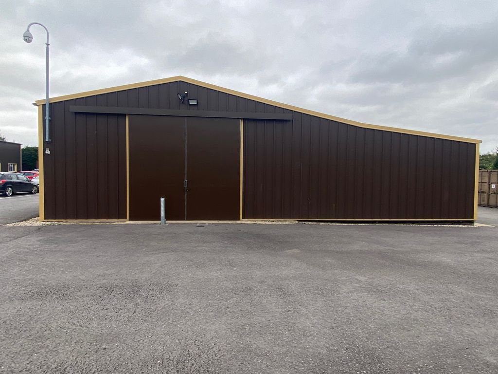 Warehouse to let in Estate Office, Reading RG7, £22,100 pa