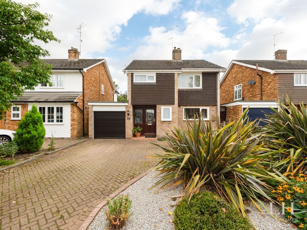 3 bed detached house for sale in Princes Way, Hutton, Brentwood CM13, £800,000