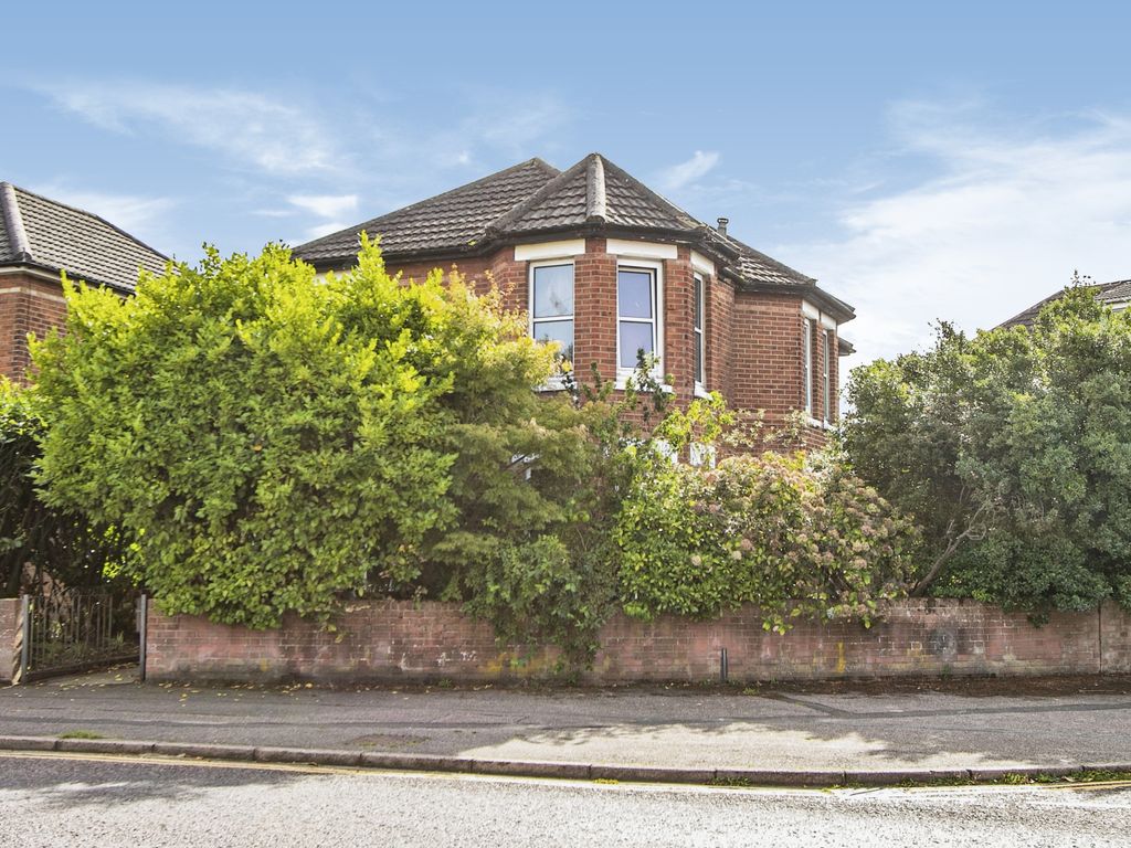 4 bed detached house for sale in Richmond Park Road, Bournemouth BH8, £425,000