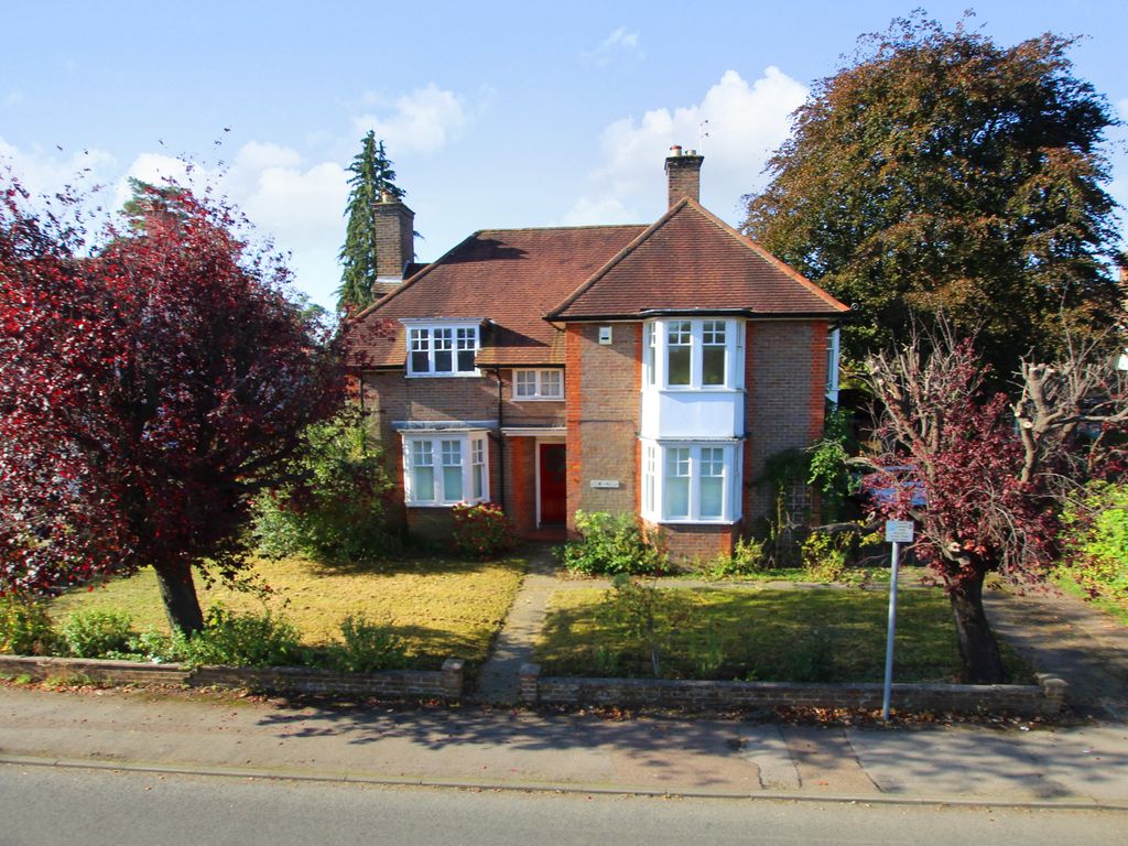 4 bed detached house for sale in South View, Letchworth SG6, £950,000