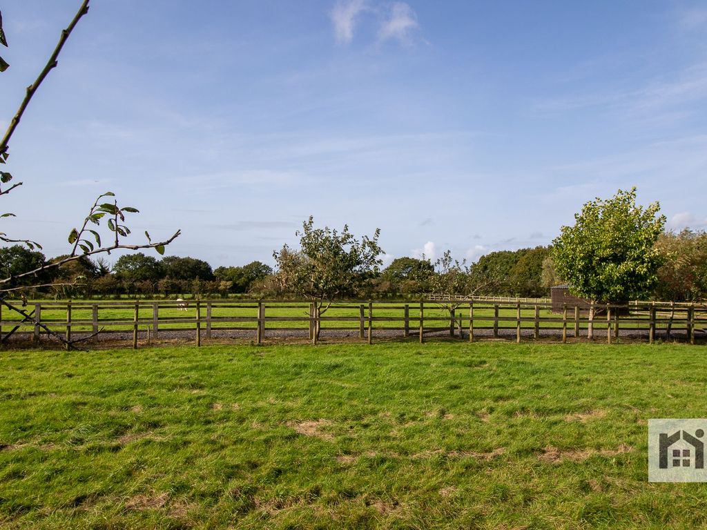 2 bed detached bungalow for sale in Bradshaw Lane, Mawdesley L40, £395,000