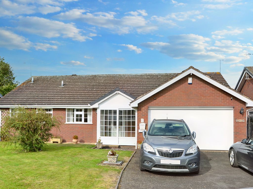 3 bed detached bungalow for sale in Station Court, Newport TF10, £475,000