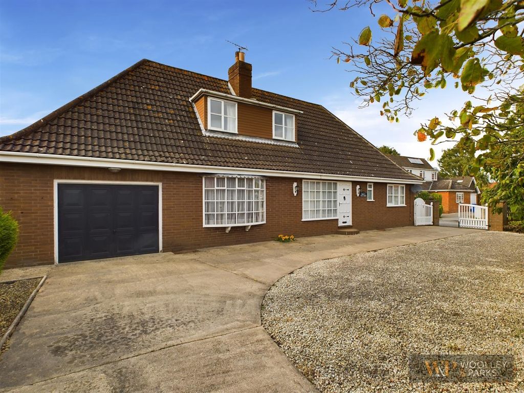 3 bed detached house for sale in South Close, Kilham, Driffield YO25, £400,000