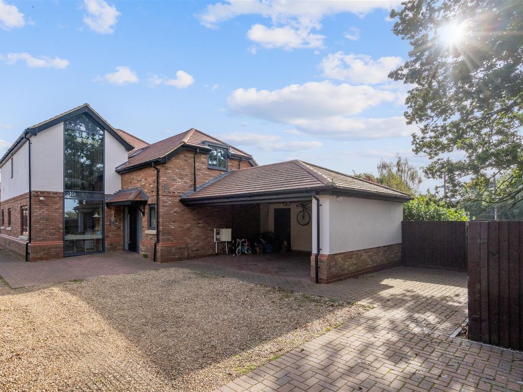 4 bed detached house for sale in Newport Road, Woburn Sands, Milton Keynes MK17, £1,000,000