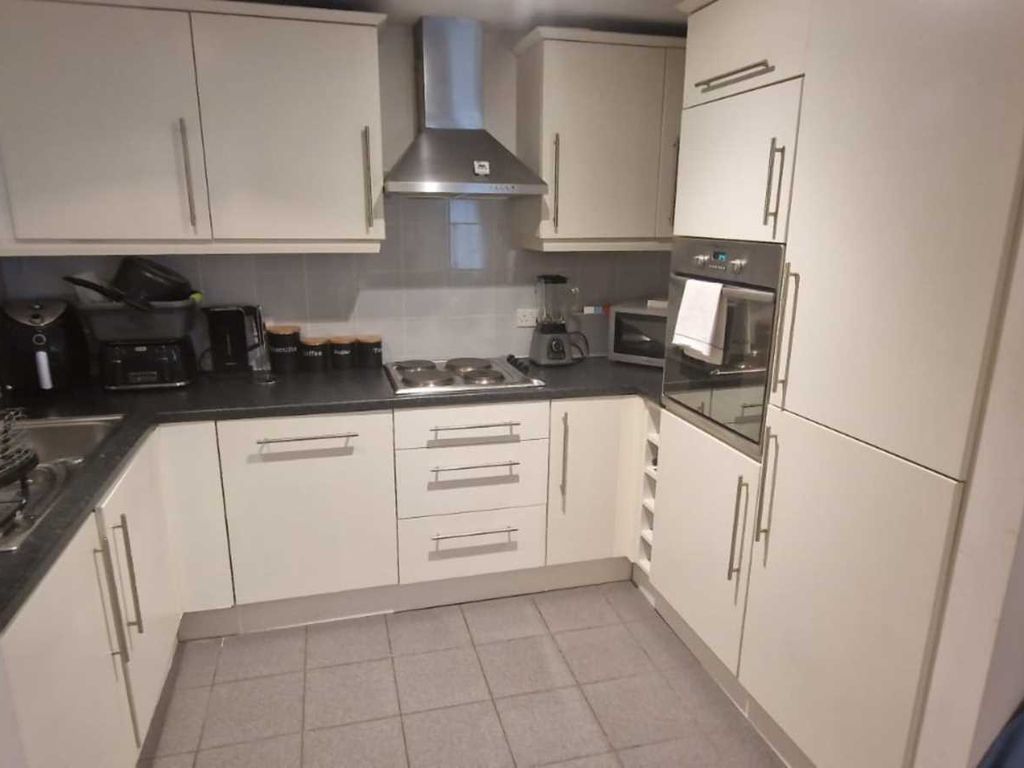 1 bed flat to rent in Golate Street, Cardiff CF10, £1,150 pcm