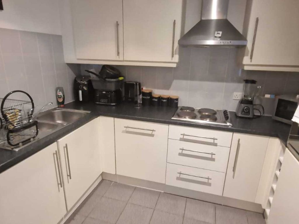 1 bed flat to rent in Golate Street, Cardiff CF10, £1,150 pcm