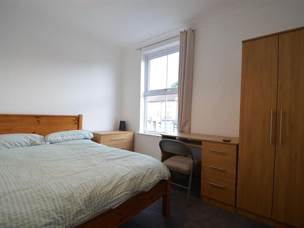 4 bed terraced house to rent in Winnie Road, Selly Oak, Birmingham B29, £1,594 pcm