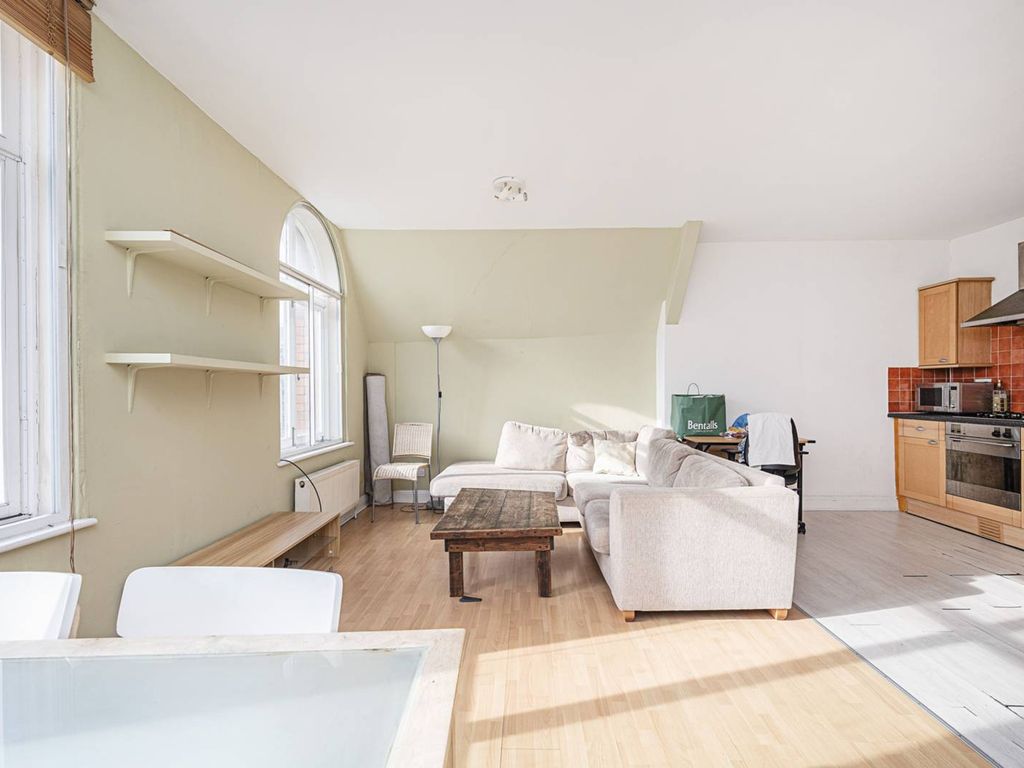 2 bed flat for sale in Whitechapel Road, Whitechapel, London E1, £420,000