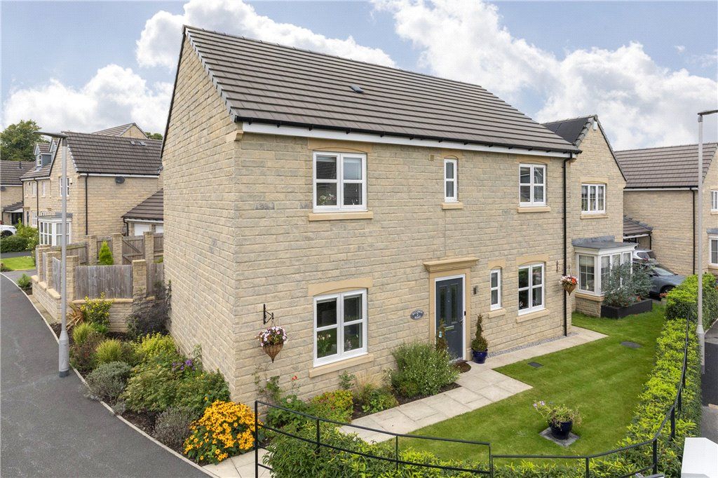 4 bed detached house for sale in Baldwin Road, Eastburn, Keighley, West Yorkshire BD20, £495,000