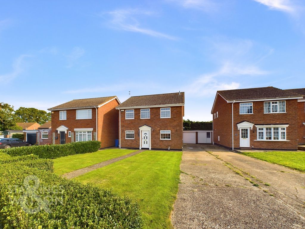 4 bed detached house for sale in Brookwood Close, Worlingham, Beccles NR34, £390,000