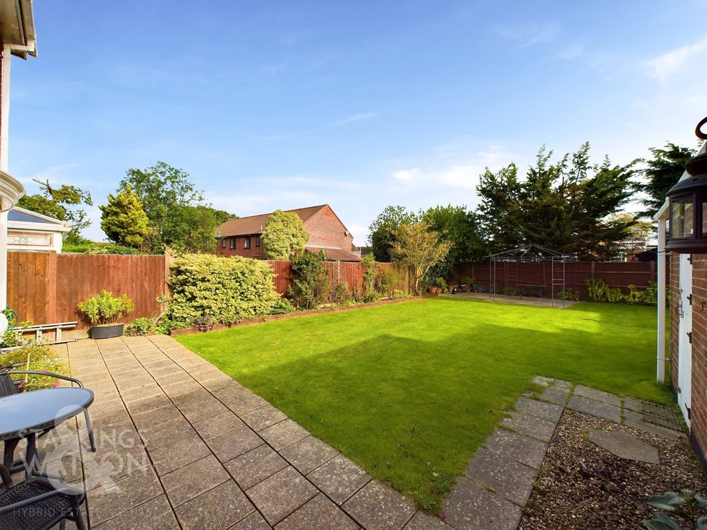 4 bed detached house for sale in Brookwood Close, Worlingham, Beccles NR34, £390,000