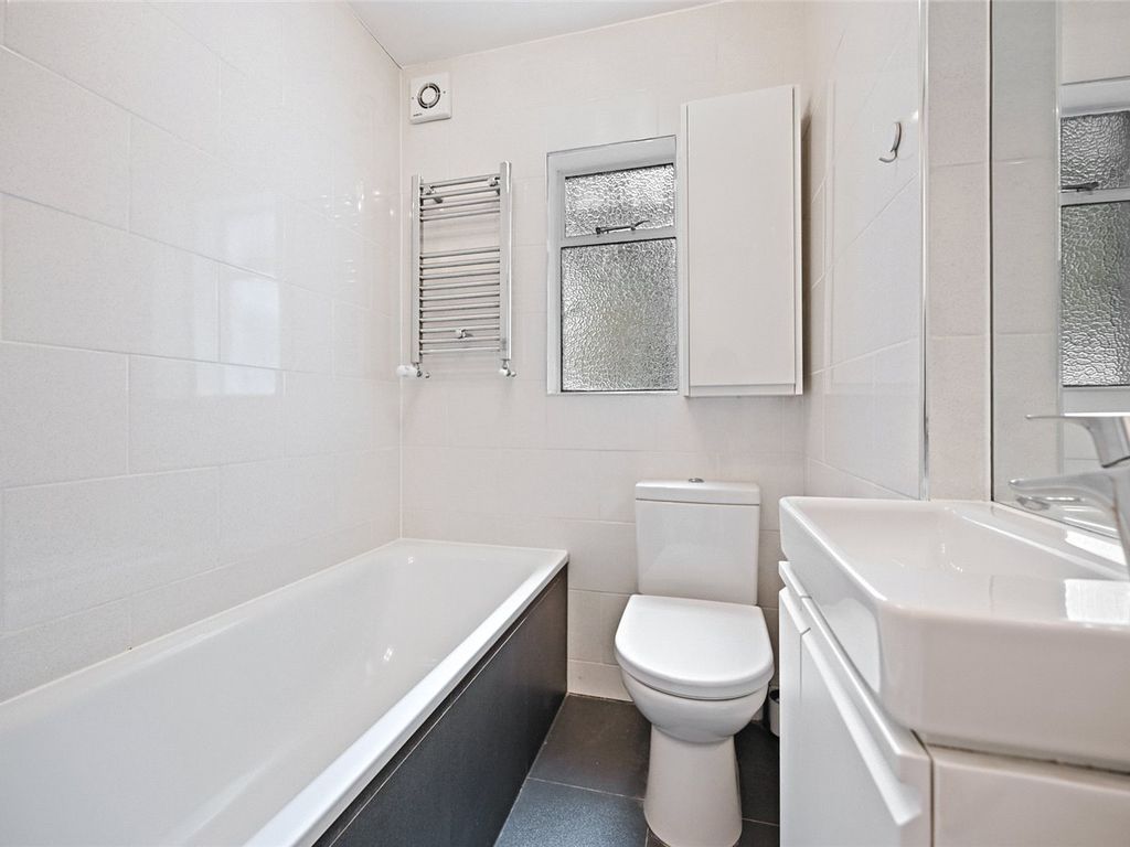 1 bed flat for sale in Davisville Road, Shepherd's Bush, London W12, £375,000