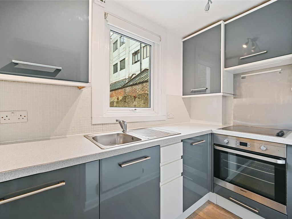 1 bed flat for sale in Davisville Road, Shepherd's Bush, London W12, £375,000